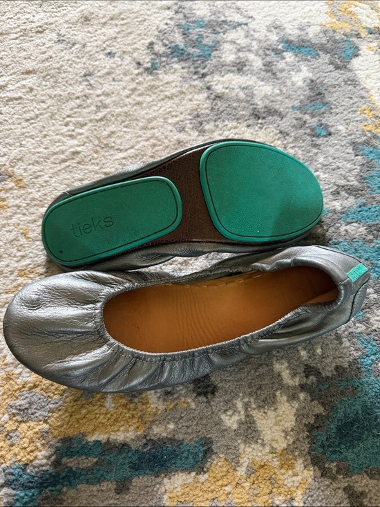 Tieks Shoes - Tieks Metallic Silver Ballet Flats with Teal Soles